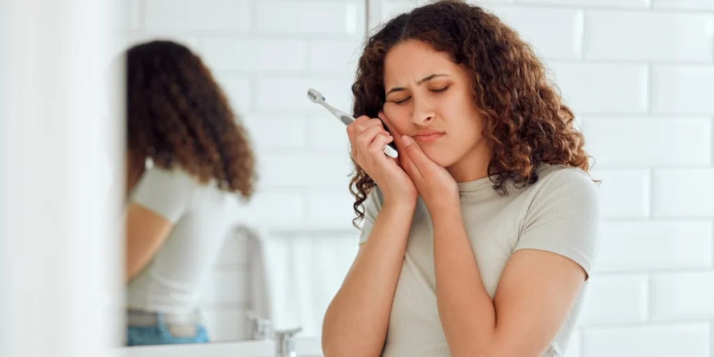 Signs-You-Should-Contact-Your-Dentist